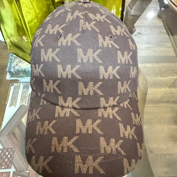 ✅NEW “Michael Kors” Tan Monogram Baseball Cap 🧢 - Picture 3 of 5